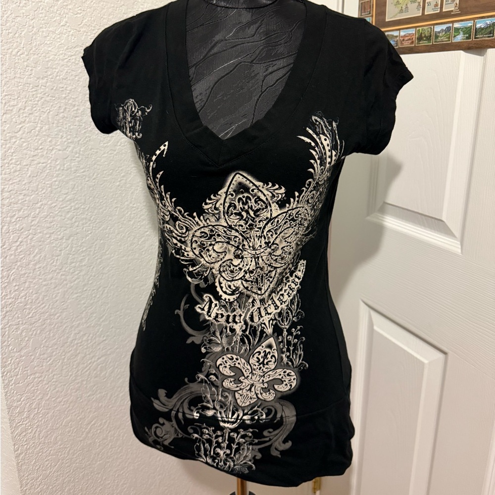 y2k stretchy new orleans v neck T